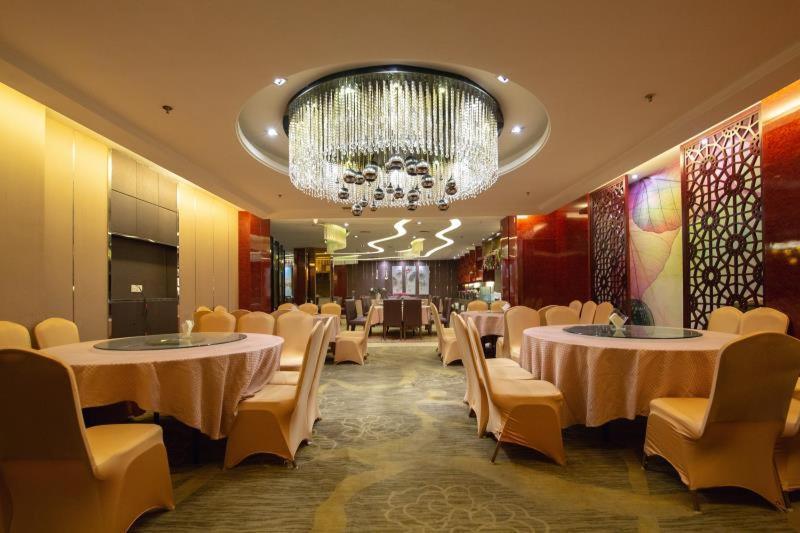 צ'ונגקינג Minshan Yuanlin Grand Hotel מראה חיצוני תמונה